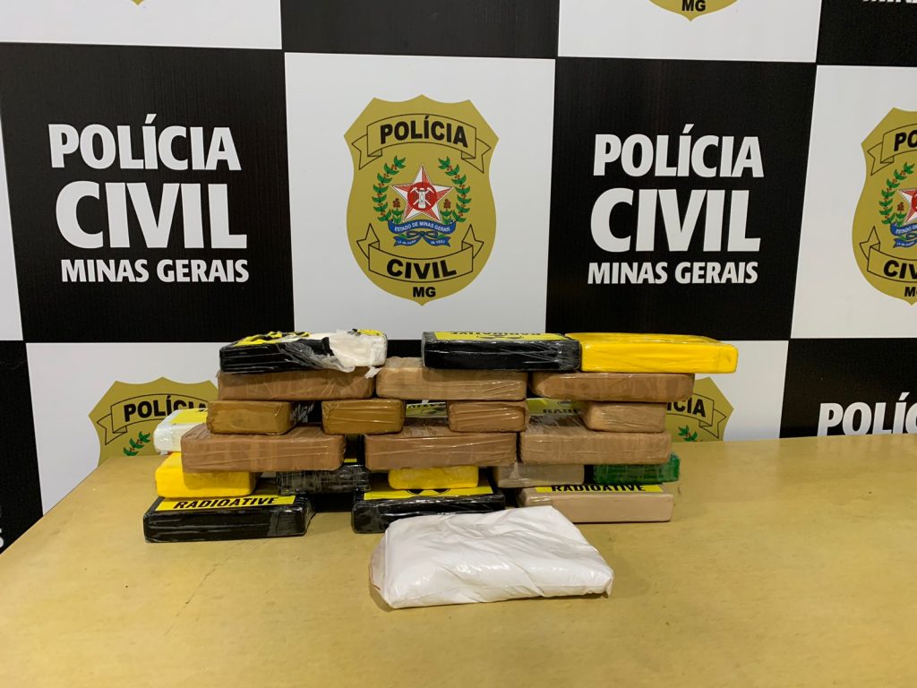 Polícia Civil apreende quase R$ 1 milhão em drogas que seguiam para Viçosa