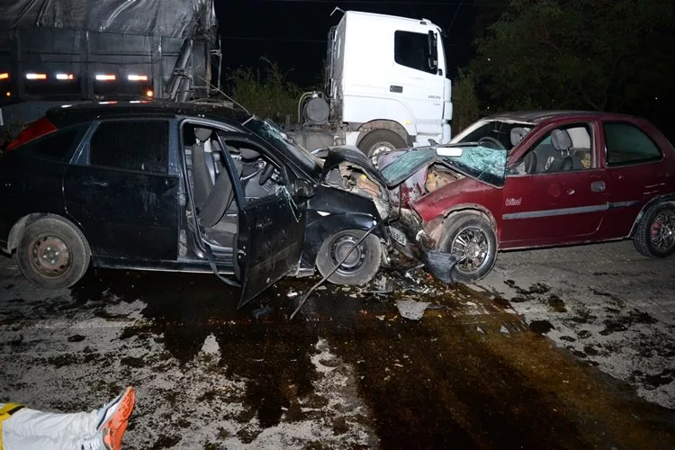 Colisão frontal em Muriaé deixa sete pessoas feridas, uma em estado grave