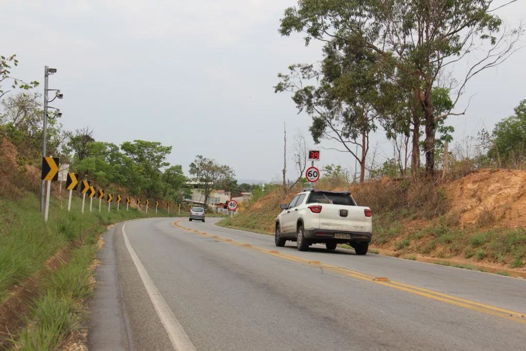 Acidentes caem 70% em trechos com radares nas rodovias de Minas