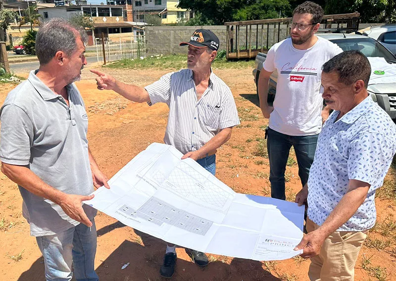 Prefeitura constrói galpão para processar materiais recicláveis