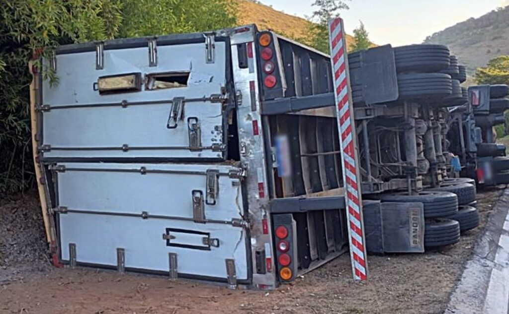 Bando saqueia carga de caminhão com laticínios na BR-116