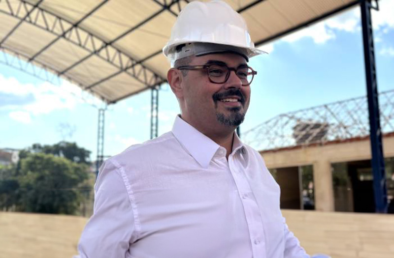 Vice-governador vistoria obras de escola estadual em Maripá de Minas