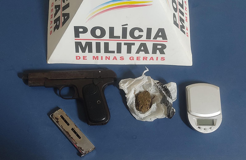 Polícia Militar prende um e apreende dois por tráfico de drogas