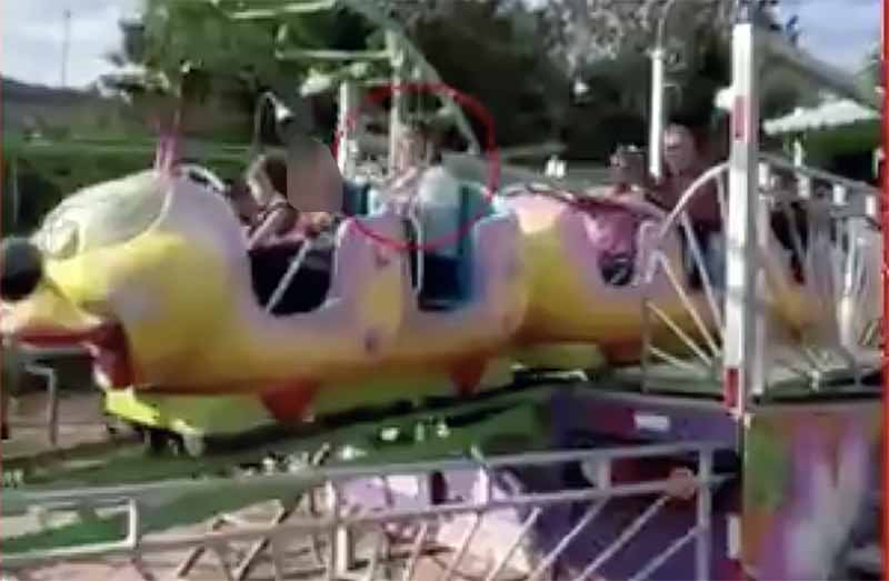 Mulher cai de brinquedo em parque de diversões em Além Paraíba