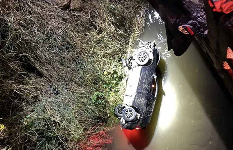 Carro bate em ponte, cai no rio e condutor morre em Tocantins