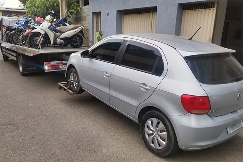 Operação do Gaeco apreende mais de 20 carros em Ubá