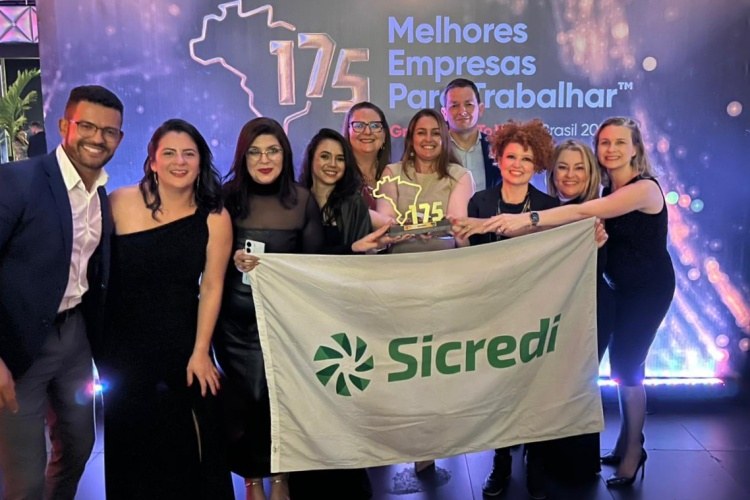 Sicredi é premiada como a melhor empresa para se trabalhar no Brasil