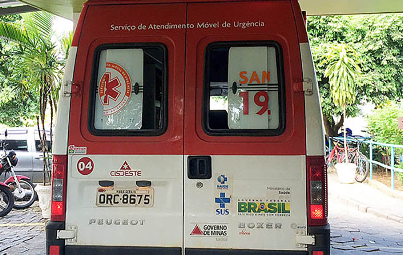 Criança e seu pai ficam feridos em acidente no Bairro Pampulha