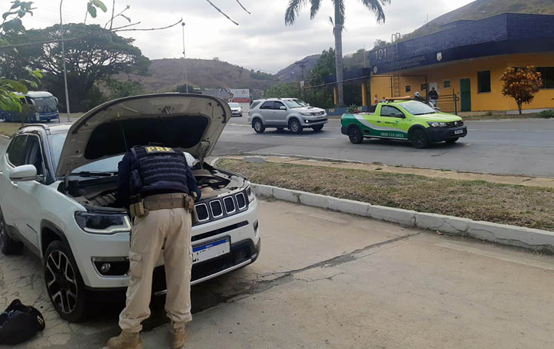 PRF recupera em Leopoldina Jeep roubado no Rio de Janeiro