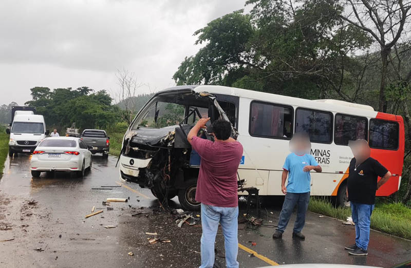 Ônibus do Cisum de Cataguases sofre acidente próximo a Leopoldina