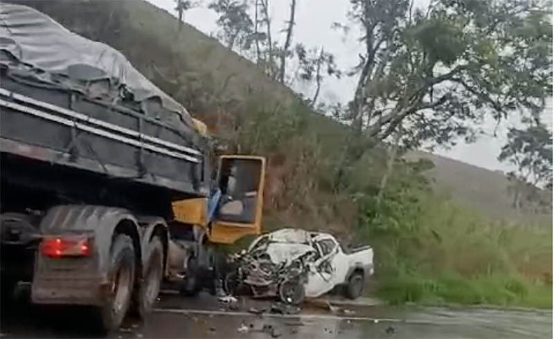 Acidente envolvendo carro de Cataguases deixa dois mortos no Sul de Minas