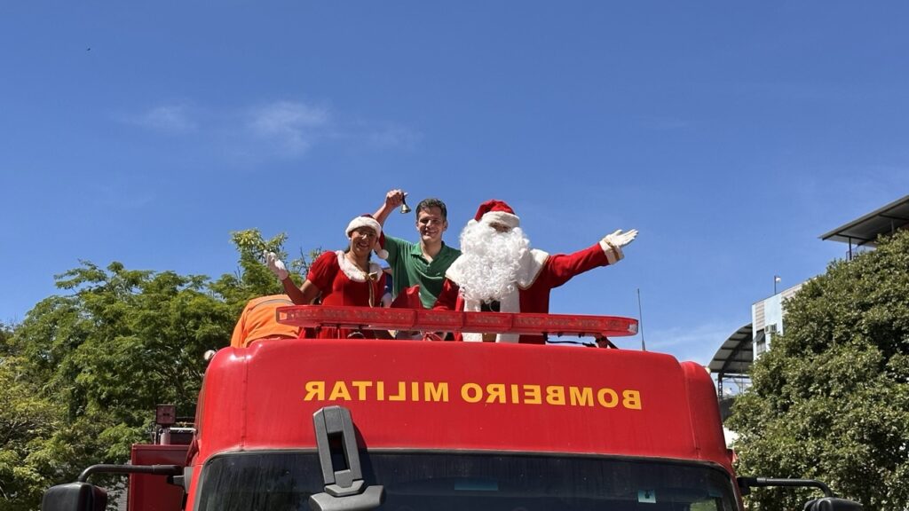 Cortejo de Natal agita manhã de sábado em Cataguases