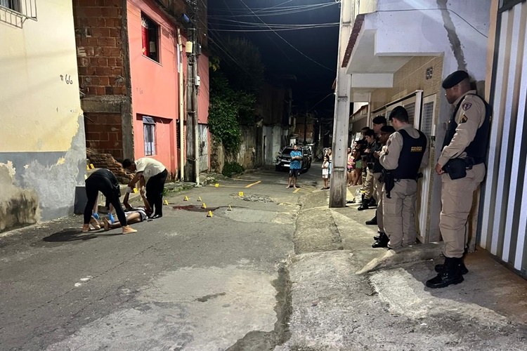 Jovem é executado com nove tiros em beco de Muriaé