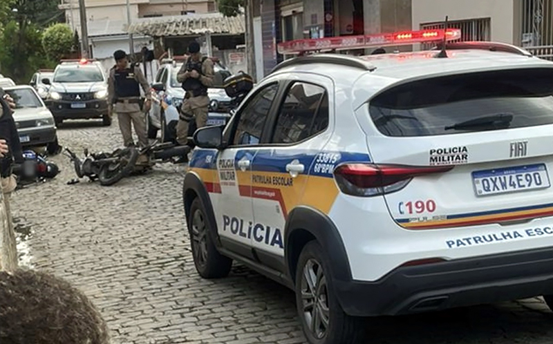 Jovem inabilitado causa acidente durante fuga da PM em Leopoldina