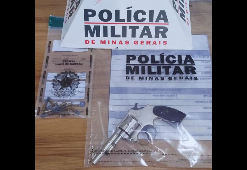 PM apreende adolescente ao tentar fugir com uma arma de fogo