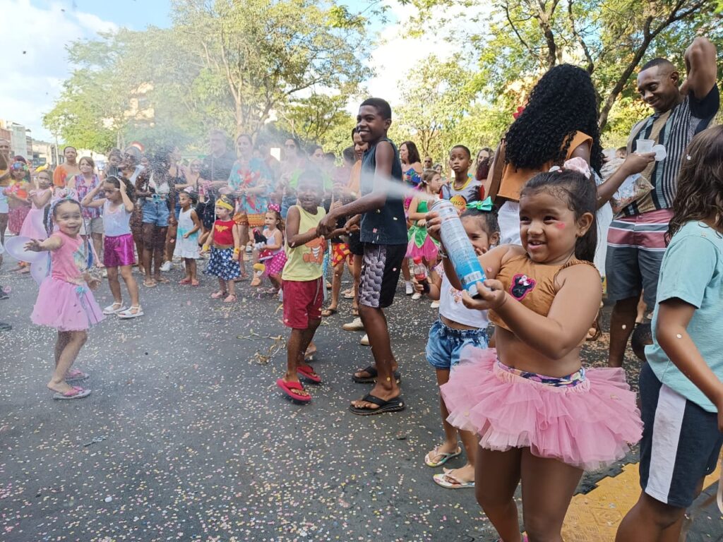 Da matinê ao funk, a Estação da Folia foi palco de mais uma noite contagiante