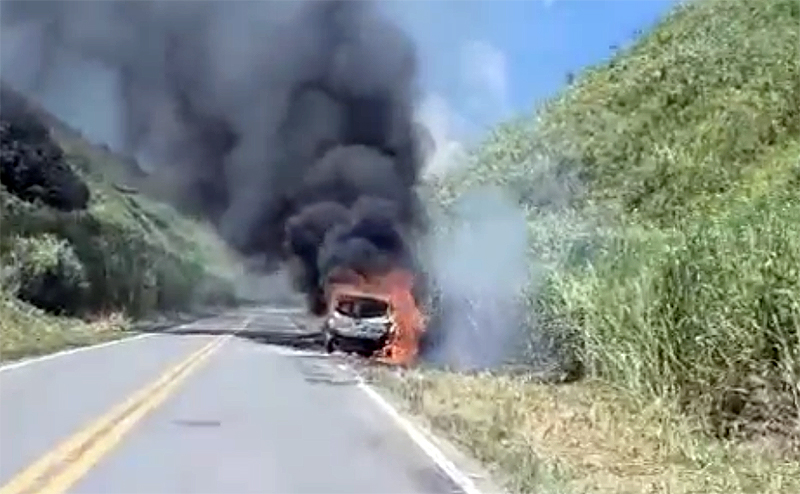 Bebê e três ocupantes saem ilesos de carro que pegou fogo em Argirita