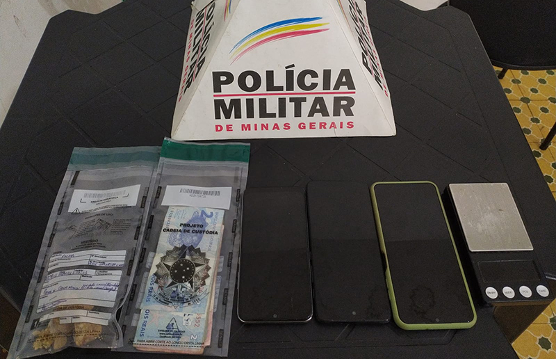 Polícia Militar prende cinco pessoas e apreende drogas em Astolfo Dutra