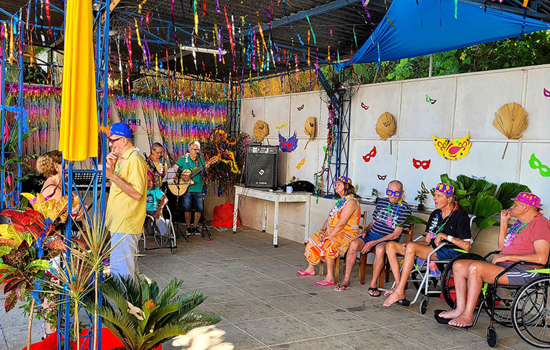 Idosos do Lar São Vicente de Paulo caem na folia no Carnaval