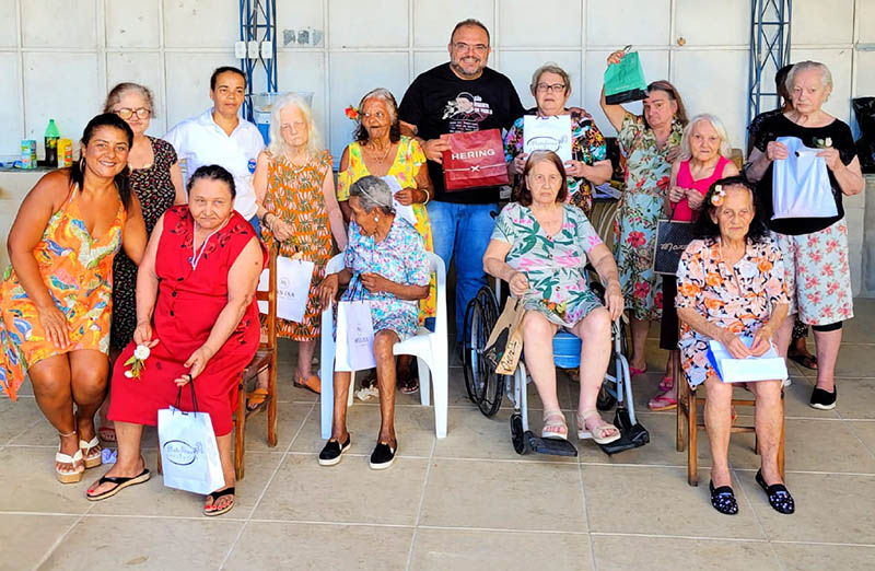 Idosas do Lar São Vicente de Paulo recebem homenagem