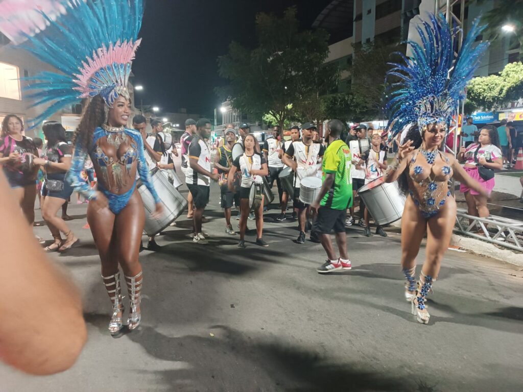 Bloco da LEC faz sua estreia no carnaval de Cataguases