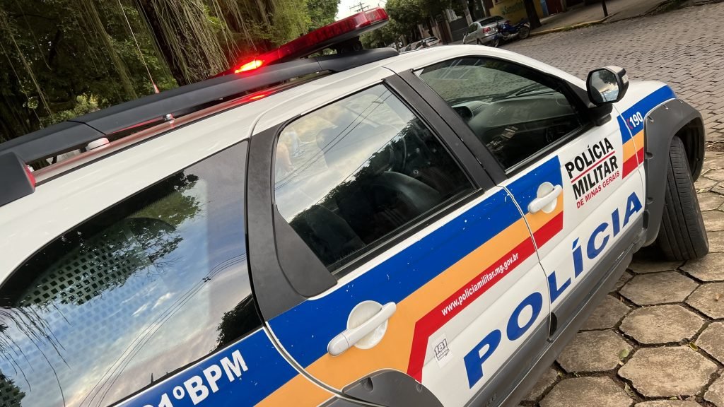 Caminhoneiro é encontrado sem vida na cabine do veículo