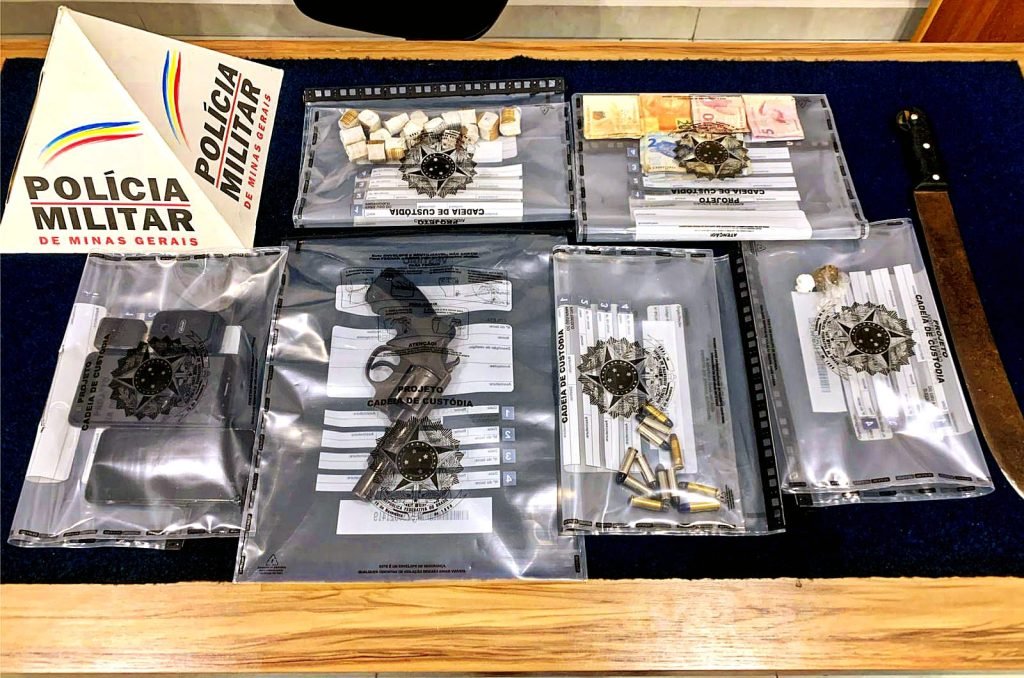 Três homens são presos por tráfico de drogas na Vila Domingos Lopes