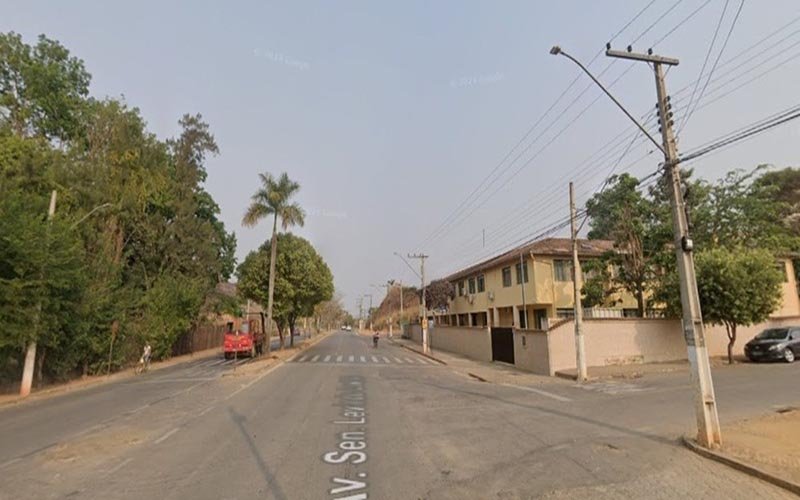 Homem morre dentro de escola após ser baleado, em Ubá