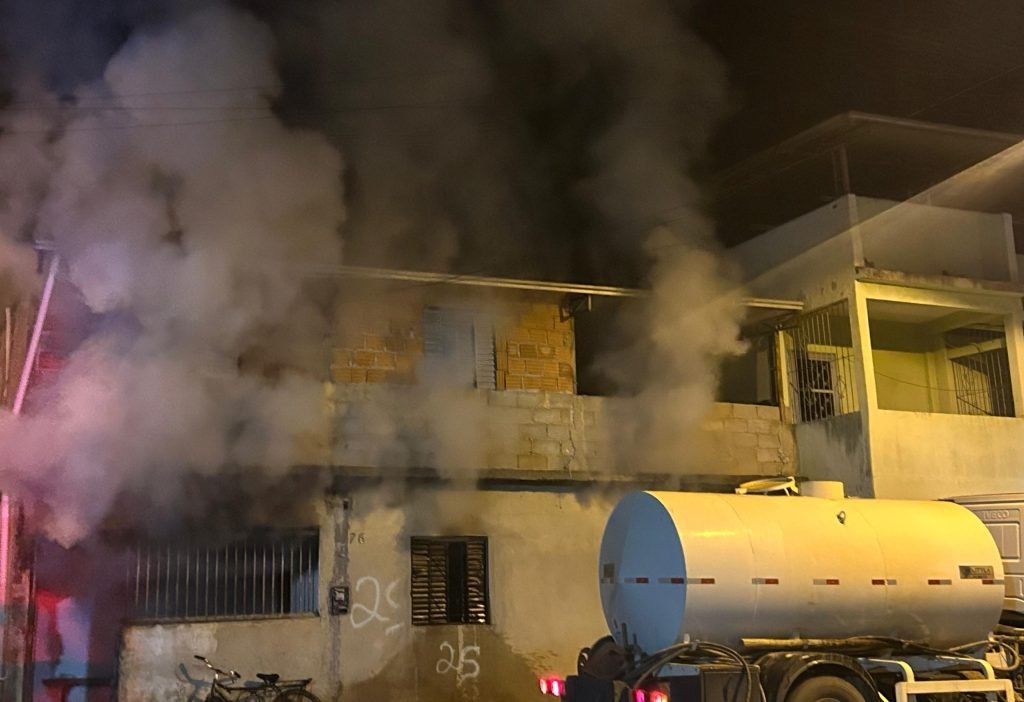 Mulher é presa após incendiar residência em Itamarati de Minas