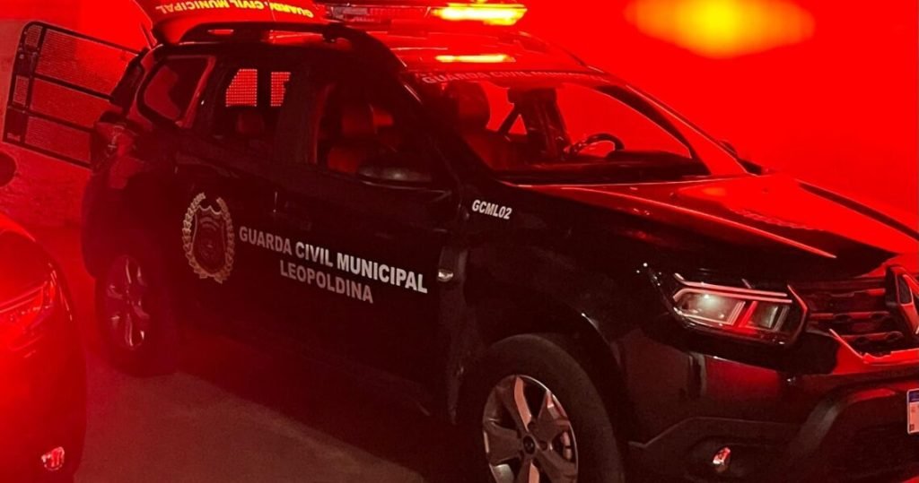 Homem é preso por ameaçar e tentar furtar a mãe, em Leopoldina