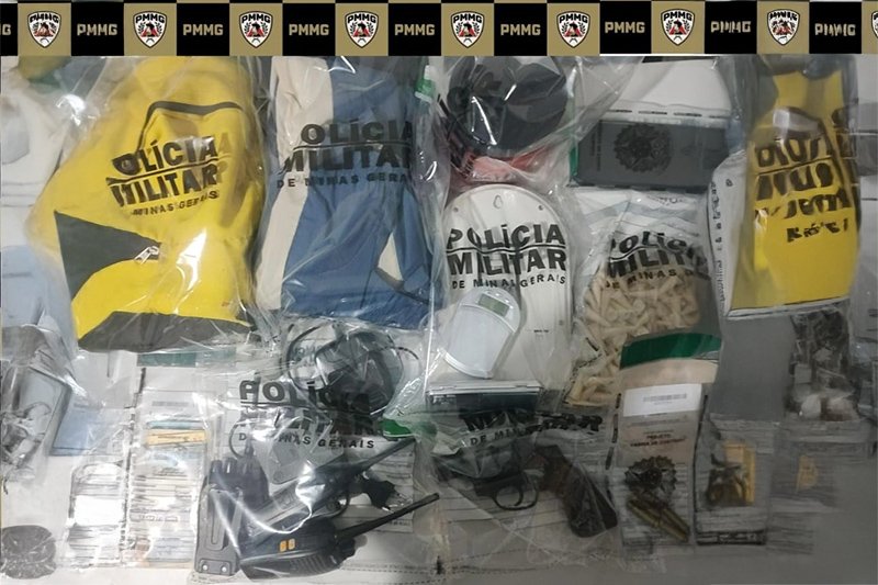 Suspeito é preso com arma, drogas e coletes balísticos, em Ubá