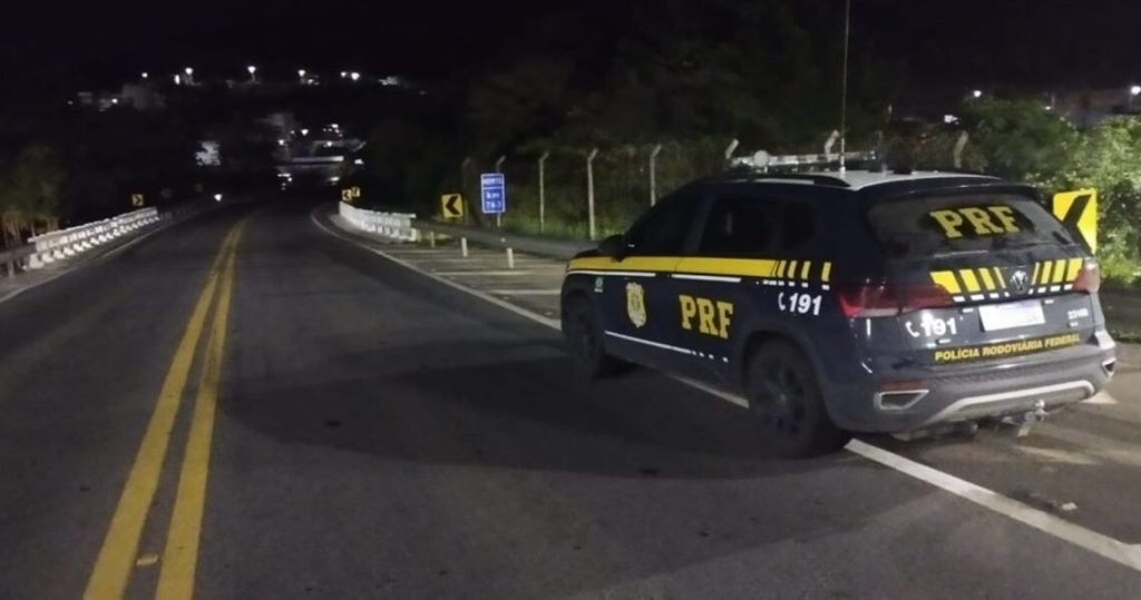 Motociclista e passageira ficam feridos em acidente em Leopoldina
