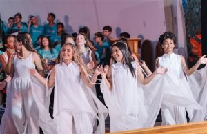 Público se emociona com