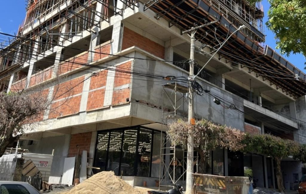 Vigia de obra morre após cair de prédio em construção, em Leopoldina