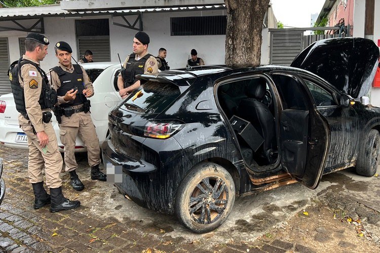 Veículo clonado é apreendido pela PM na BR-116