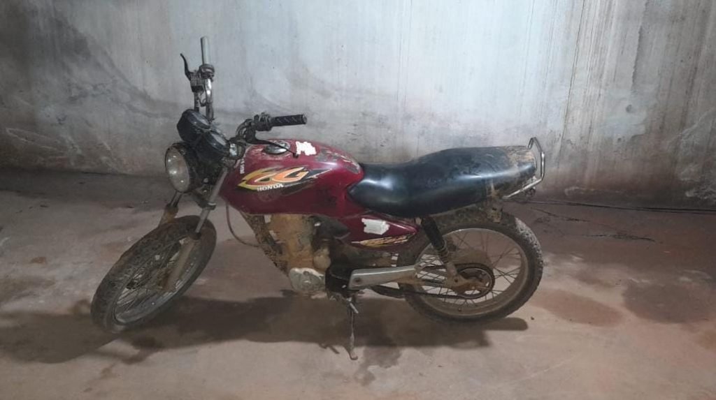 Condutor inabilitado é preso com motocicleta adulterada