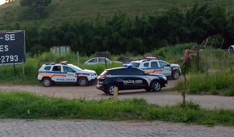 Homem é encontrado ferido dentro de residência, em Leopoldina
