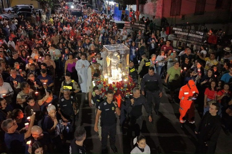 15 mil fieis recebem a imagem de São Miguel Arcanjo, em Leopoldina