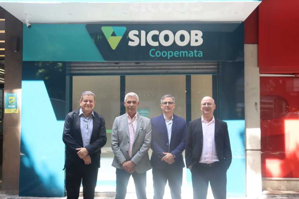 Sicoob Coopemata reinaugura ponto de atendimento em Ipanema(RJ)