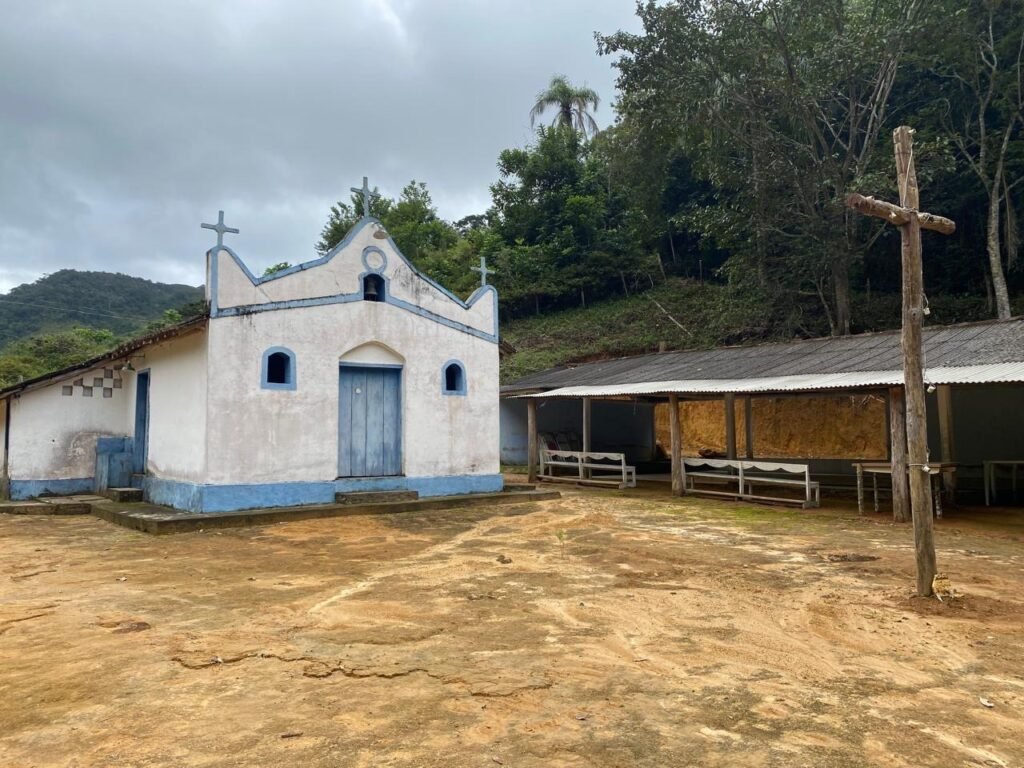 Comunidade participa do projeto de restauro da Igrejinha de São Sebastião da Neblina