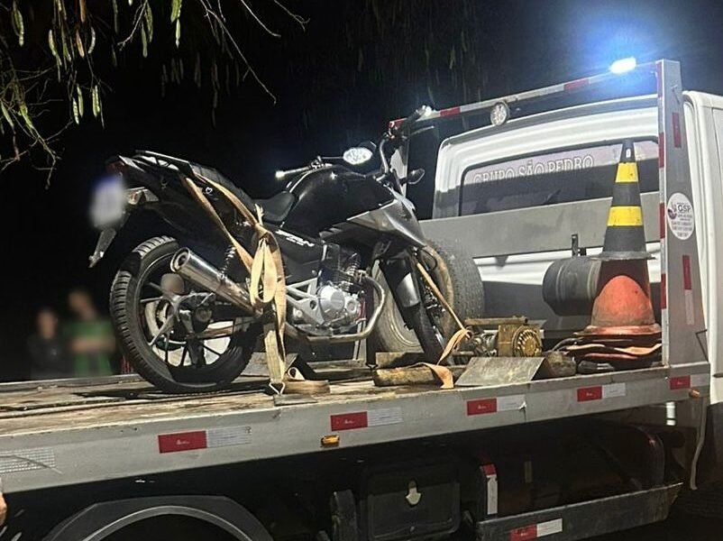 Jovem em moto irregular tenta fugir, mas é detido em Leopoldina