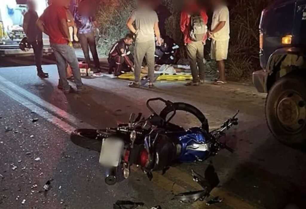 Acidente em Piraúba com três veículos deixa motociclista ferido