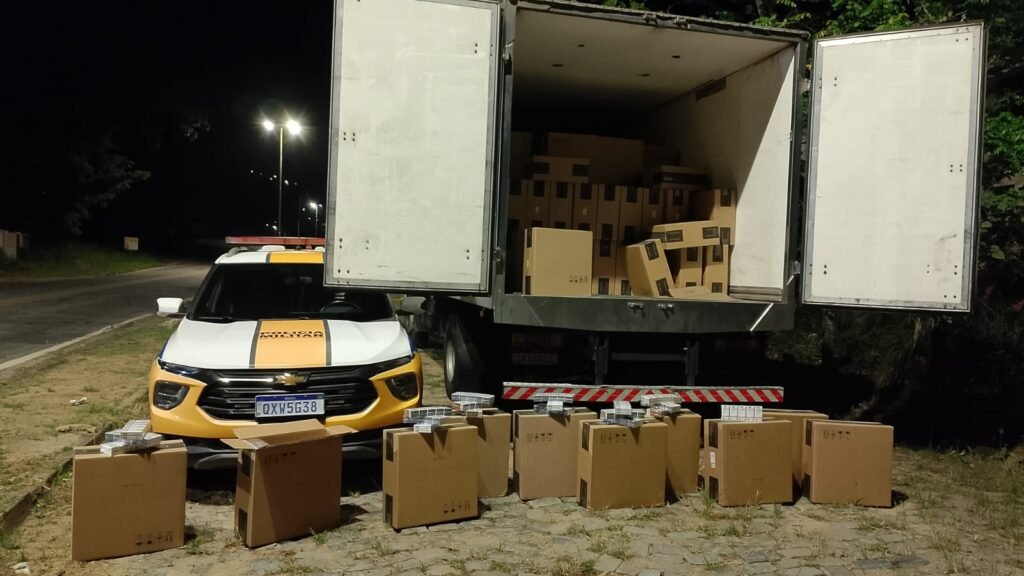 Carga milionária de cigarros irregulares é apreendida em Além Paraíba