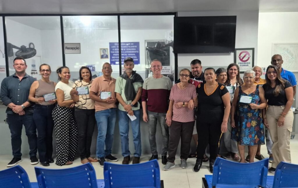 Formatura simbólica celebra vitória de ex-fumantes em Cataguases