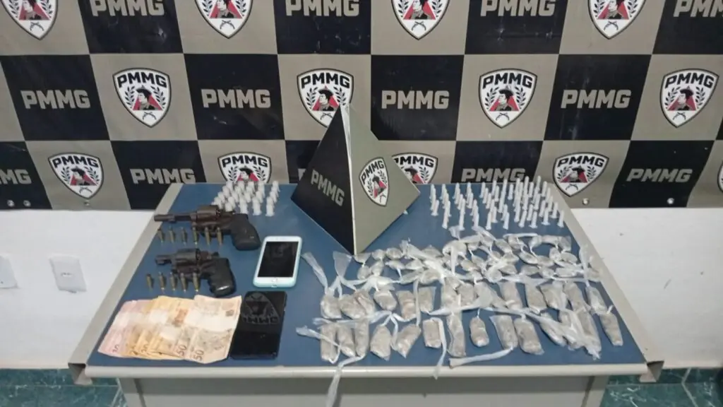 Quatro adolescentes são apreendidos com armas e drogas