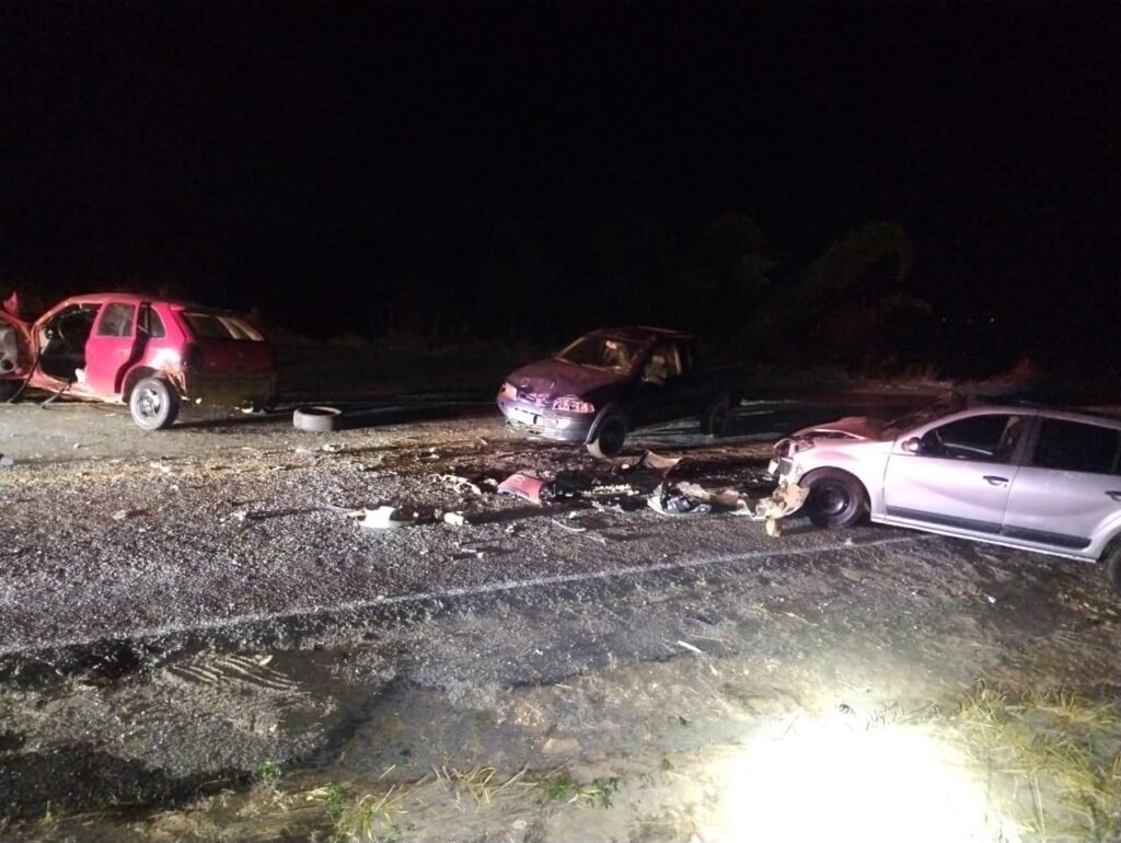 Colisão frontal deixa um morto e três feridos na MG-126, em Bicas