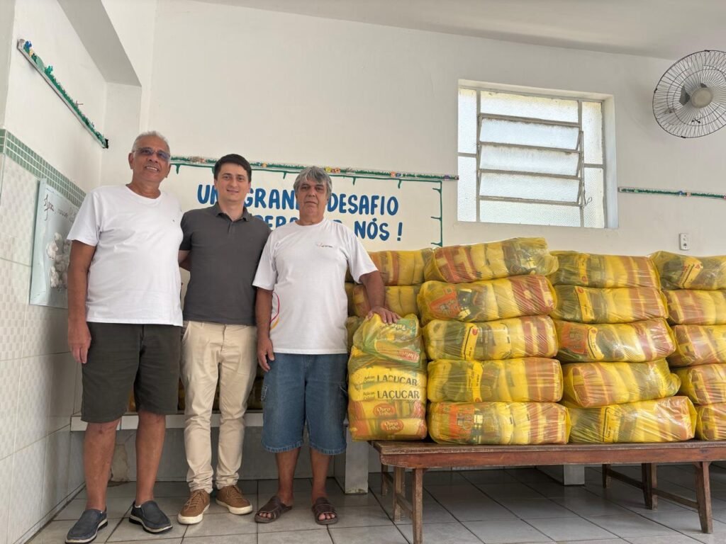 Instituto ANABB entrega doações a famílias de Cataguases
