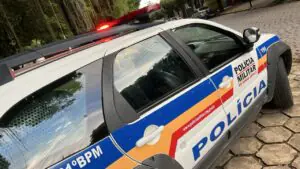 Homem é baleado dentro