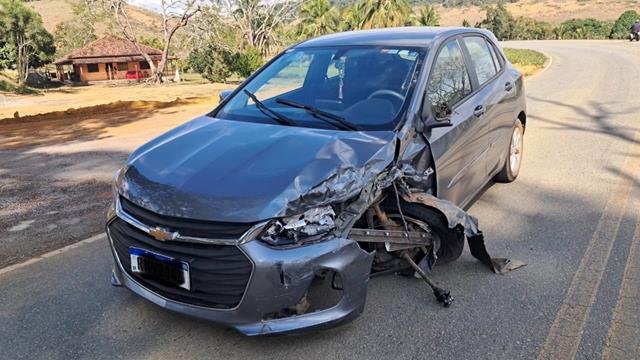 Rodovia que liga Miraí a Muriaé registra colisão entre dois veículos