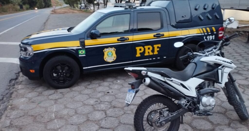 Moto roubada há quase dois anos é recuperada pela PRF, em Laranjal